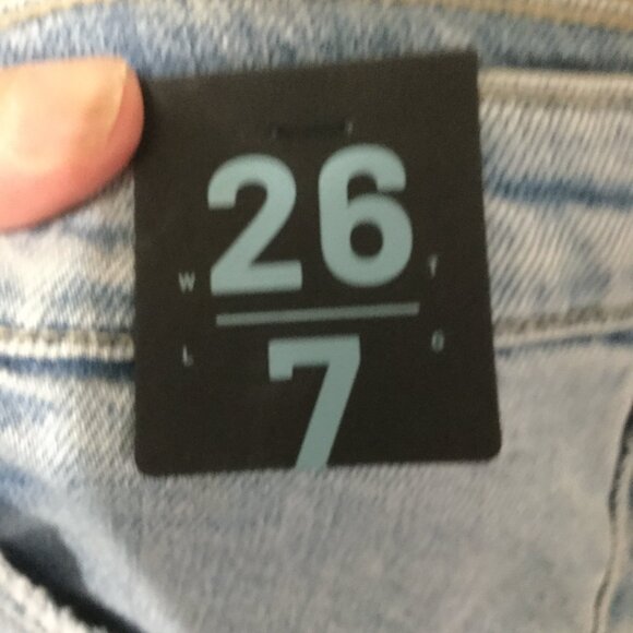 NWT Silver jean shorts 26 inch waist with 7inch inseam drawstring at waist - Picture 3 of 8